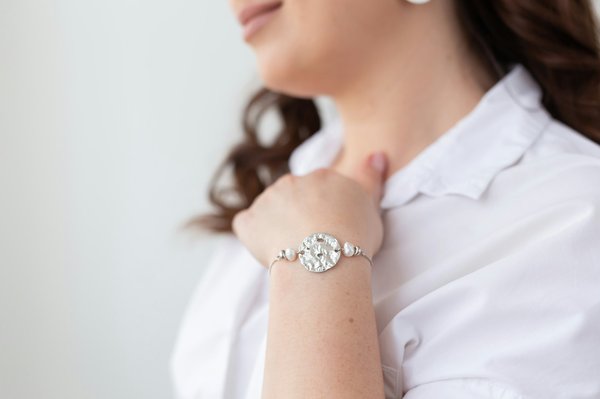 Quel modèle de bracelet argent personnalisé pour femme préférer ?